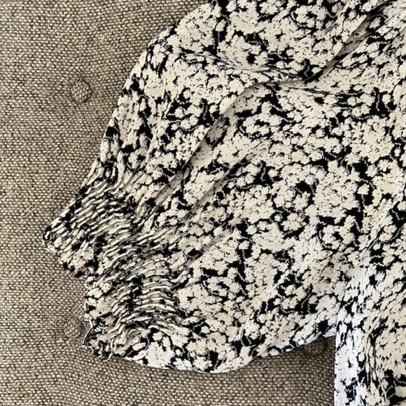 Doen Viola Black and White Floral Ruffled Top - Large - Picture 7 of 12
